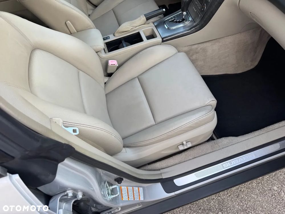 Subaru Outback Legacy 3.0RE NAV/NSE - 19