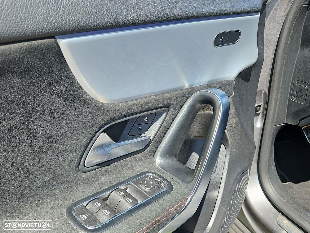 Mercedes-Benz A 250 e - 24