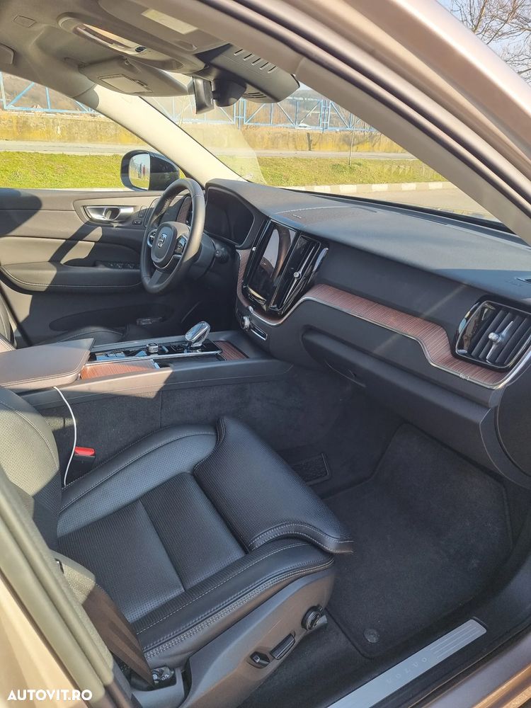 Volvo XC 60 B4 B Plus Dark - 12