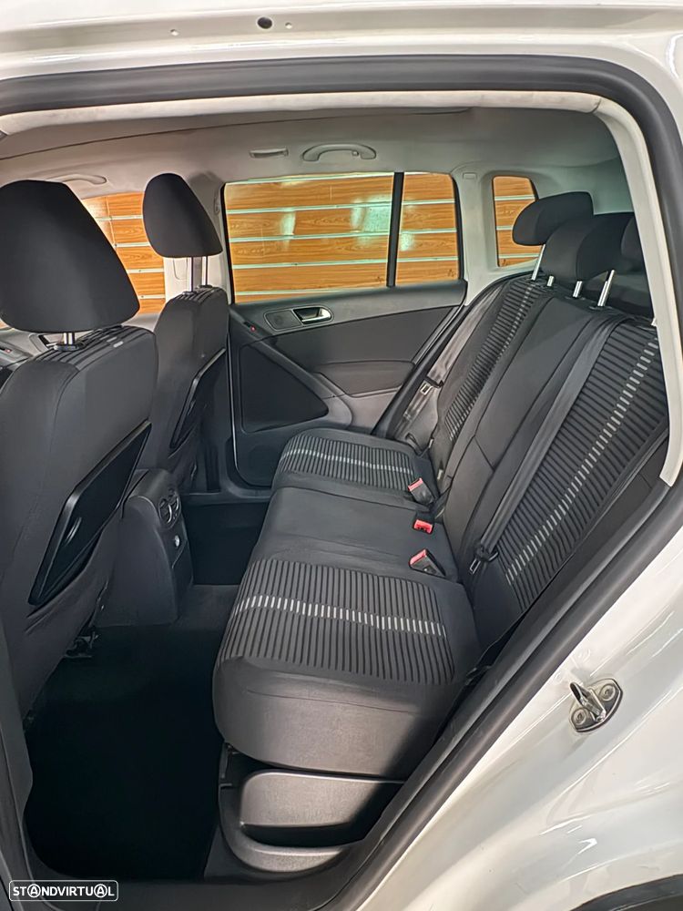 VW Tiguan 2.0 TDi Sport BlueMotion - 14