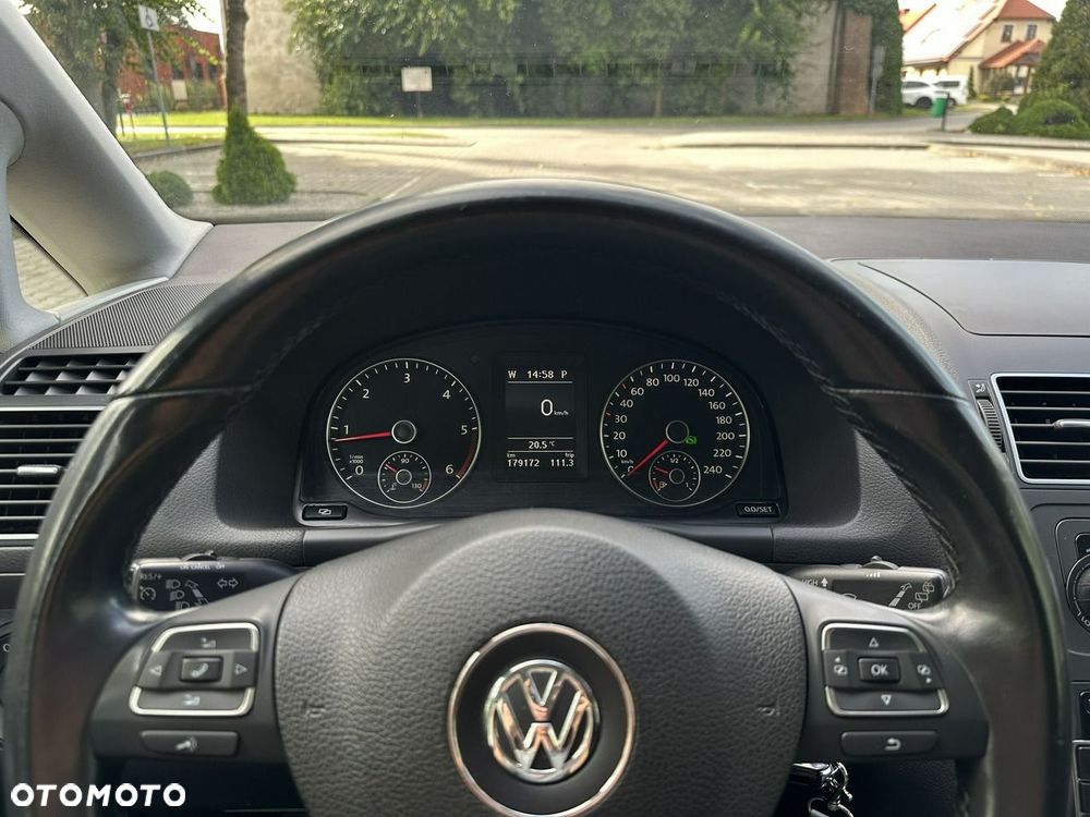 Volkswagen Touran - 16