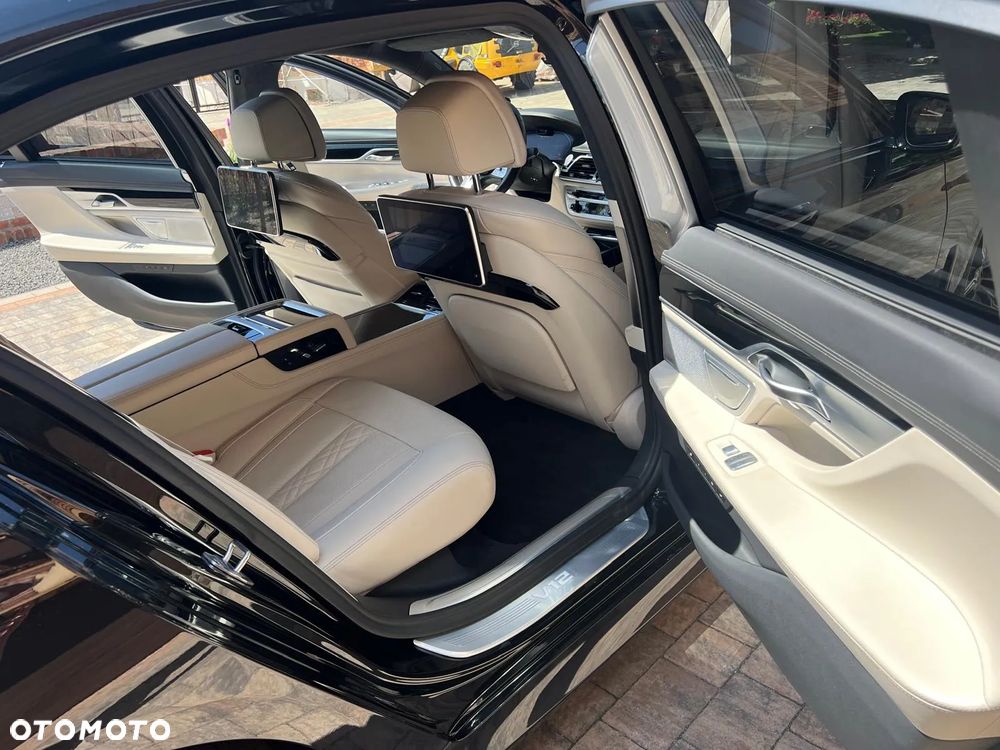 BMW Seria 7 M760Li xDrive - 22