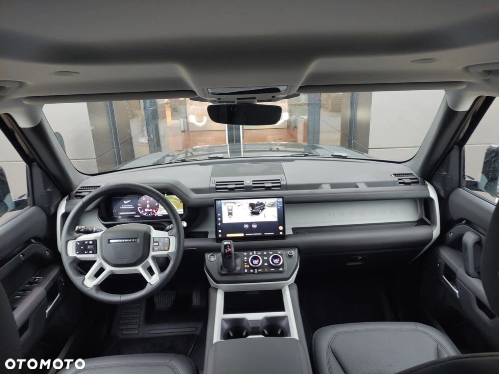 Land Rover Defender - 3