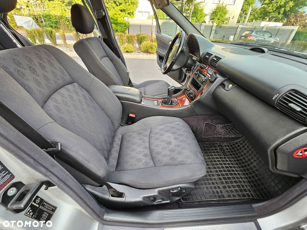 Mercedes-Benz Klasa C 200 T CDI Classic - 21