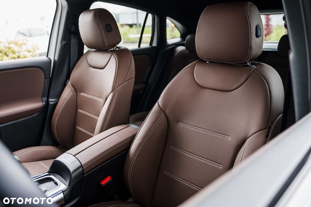 Mercedes-Benz GLA - 14