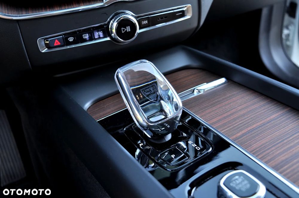 Volvo XC 60 B4 D Plus Dark - 29