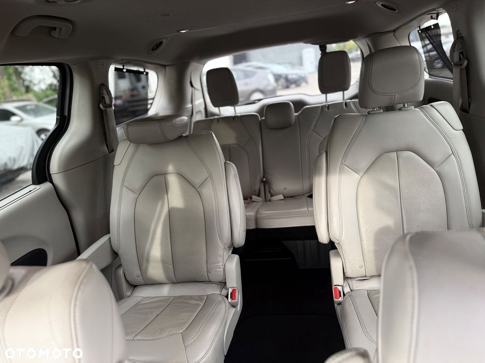 Chrysler Pacifica - 9