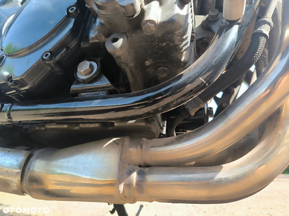 Suzuki GSX - 16