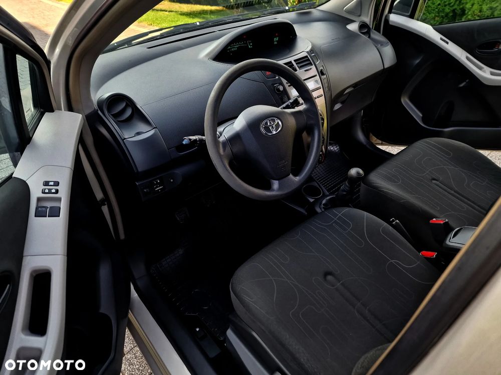 Toyota Yaris 1.0 Luna A/C - 19
