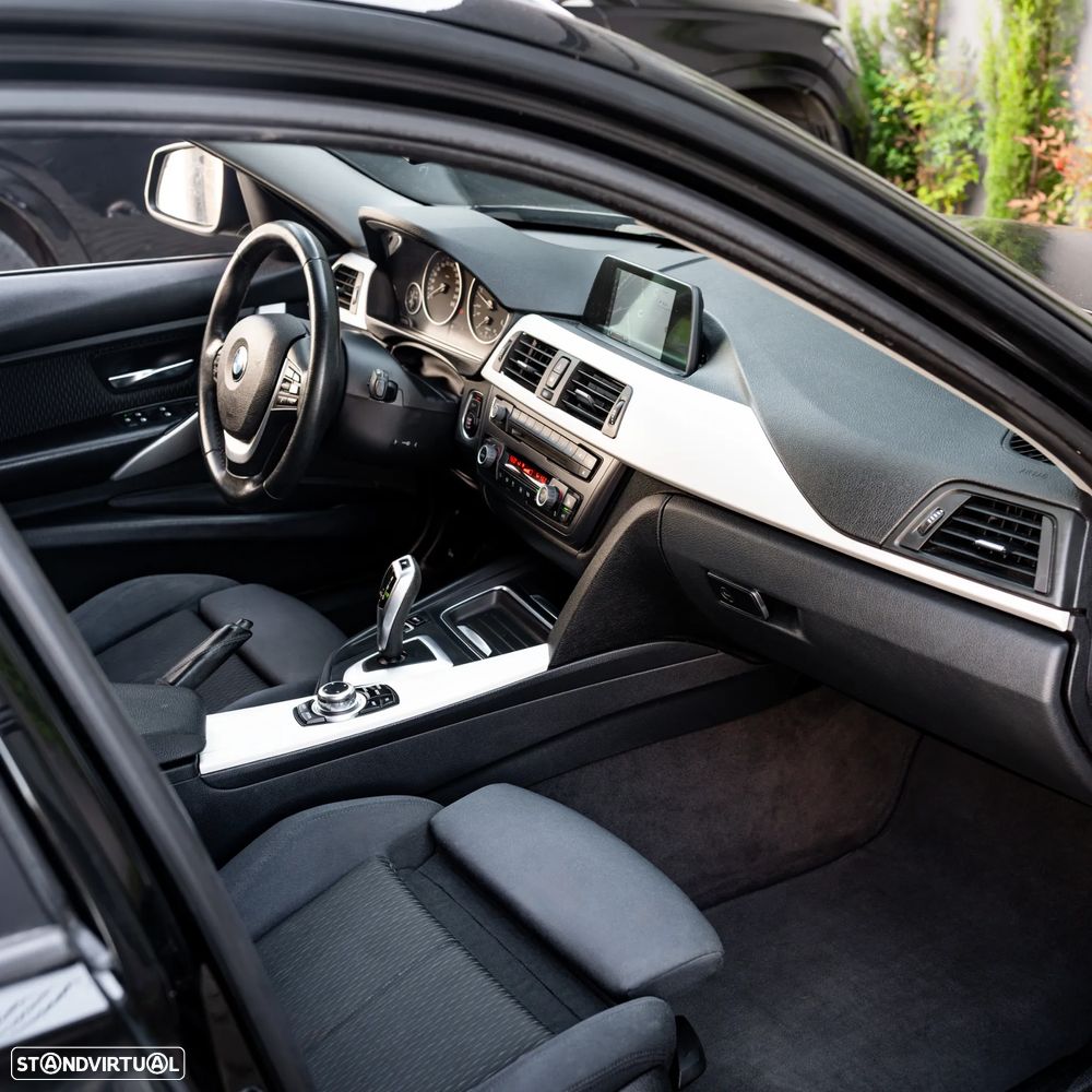 BMW 320 d Aut. Sport Line - 11