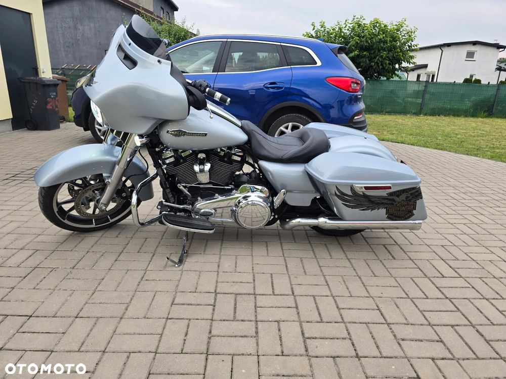 Harley-Davidson Touring Street Glide - 11