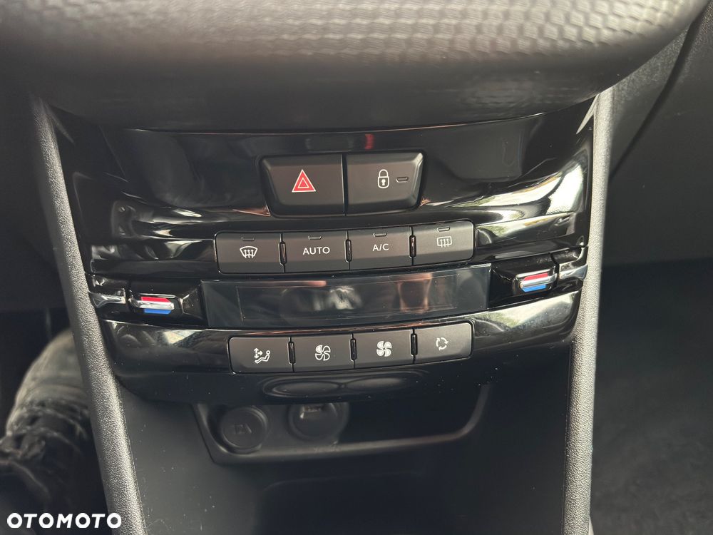 Peugeot 2008 PureTech 82 Signature - 34