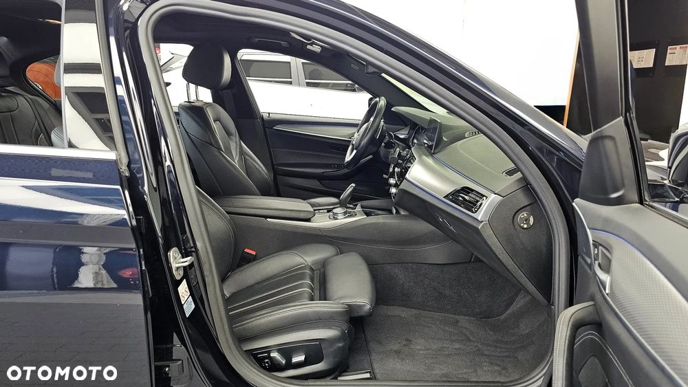 BMW Seria 5 530i xDrive M Sport Edition - 9