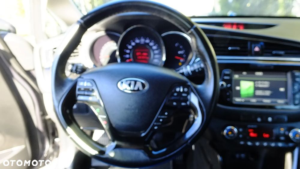 Kia Ceed - 32
