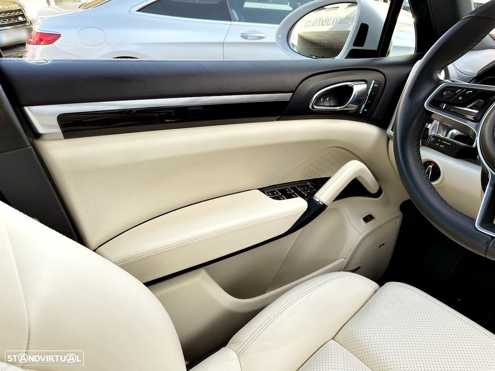 Porsche Cayenne S E-Hybrid - 13