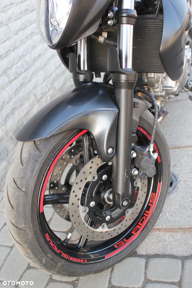 Suzuki Gladius - 16