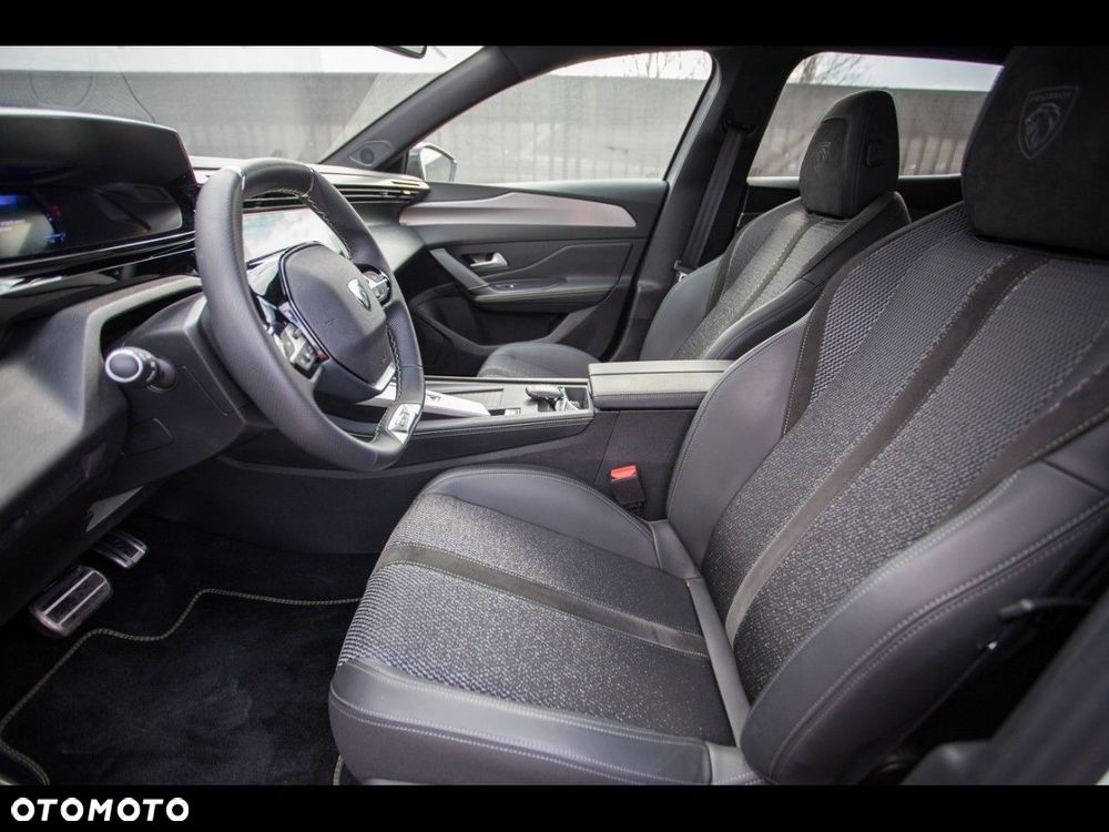 Peugeot 408 - 35
