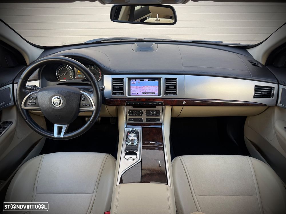 Jaguar XF 2.2 D Premium Luxury - 6