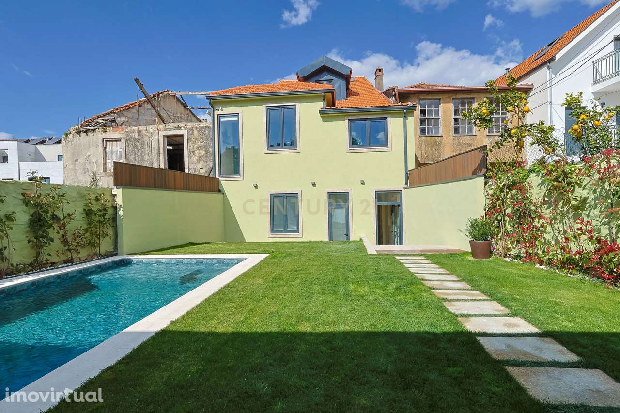 Prédio Reabilitado à Venda em Gaia - Grande imagem: 2/23