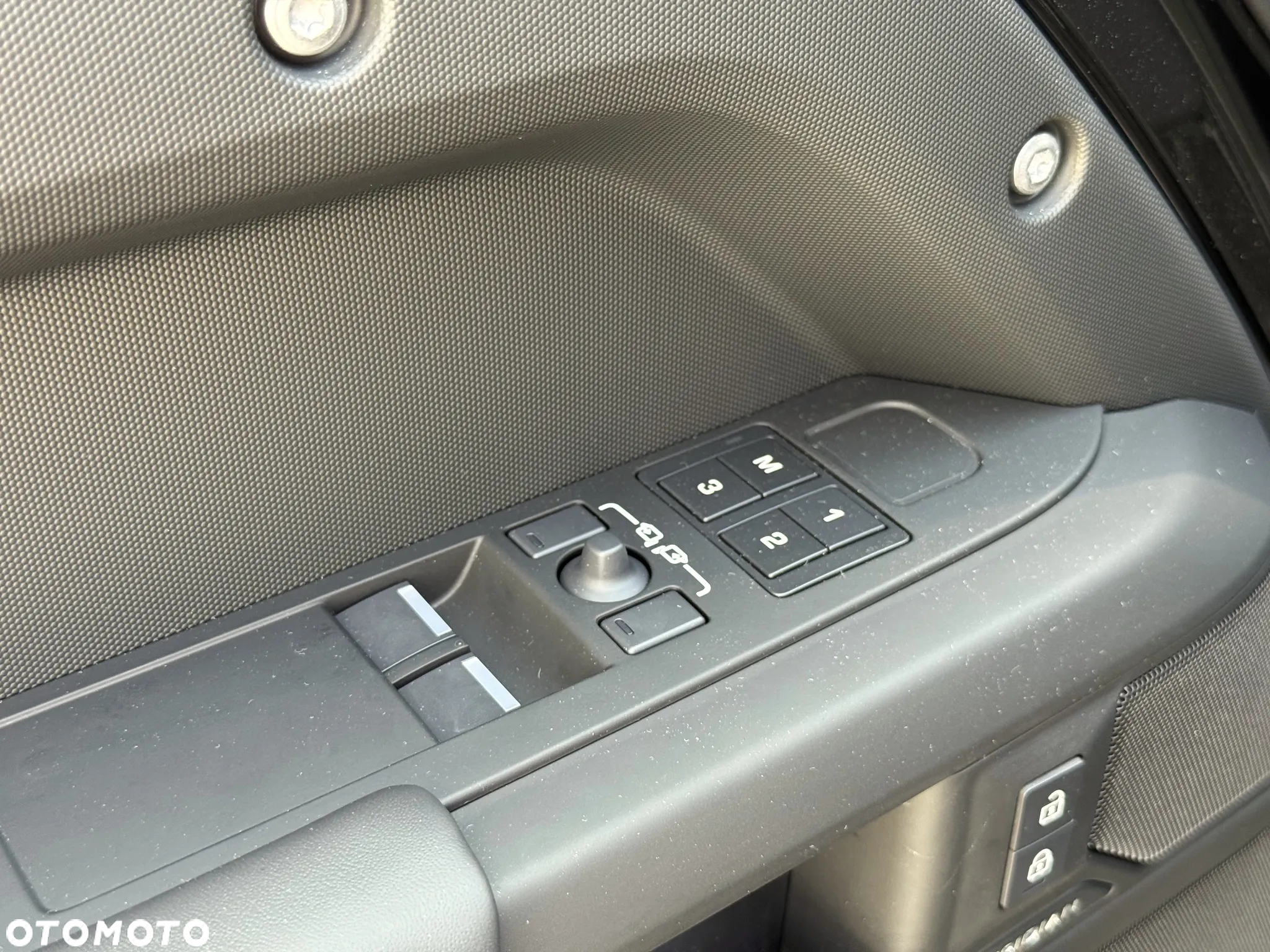 Land Rover Defender 90 D300 X-Dynamic HSE - 14