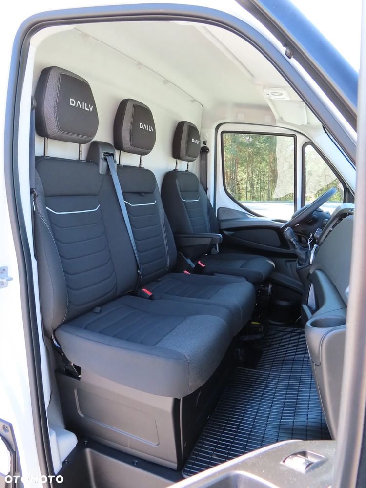 Iveco Daily 35S18 3.0 HPI 180 KM POWER Furgon Blaszak XXL 4.70 CM MAXI LONG Wysokość H2 1900 mm WZMACNIANE ZAWIESZENIE 968 Kg Ładowność HAK 3500 Kg Rozstaw Osi 4100 mm DMC 3500 Kg, WZMACNIANY Stan NOWY NIE UŻYWANY OKAZJA DOSTEPNY I GOTOWY - 30