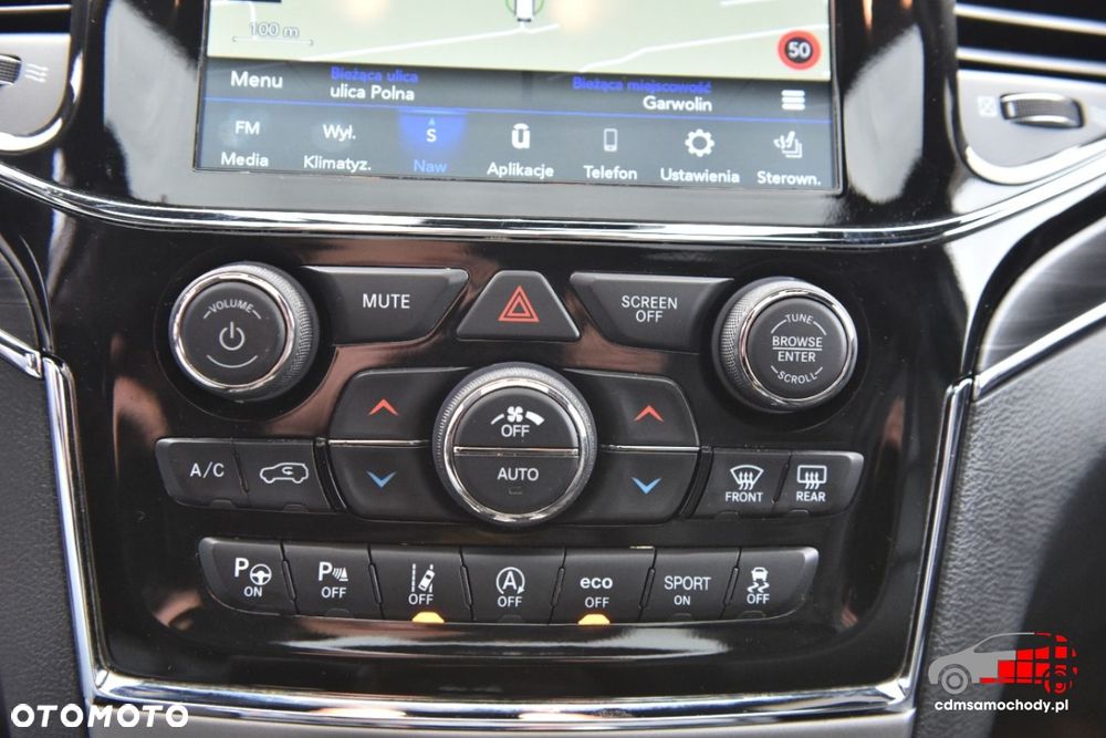 Jeep Grand Cherokee - 32