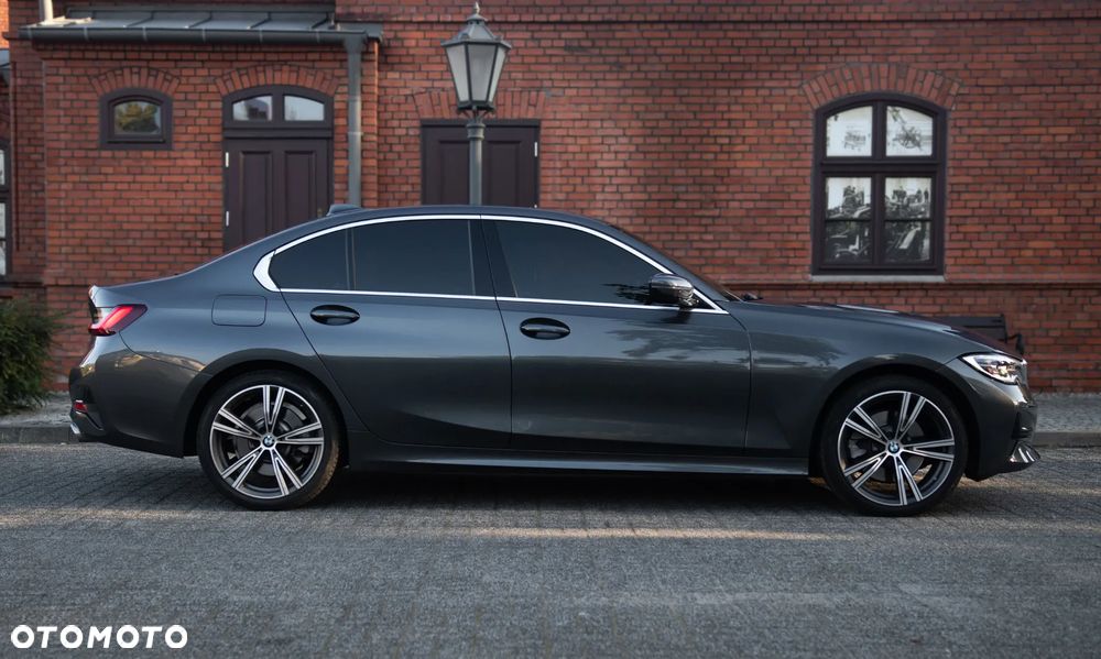 BMW Seria 3 330i xDrive Sport Line - 9
