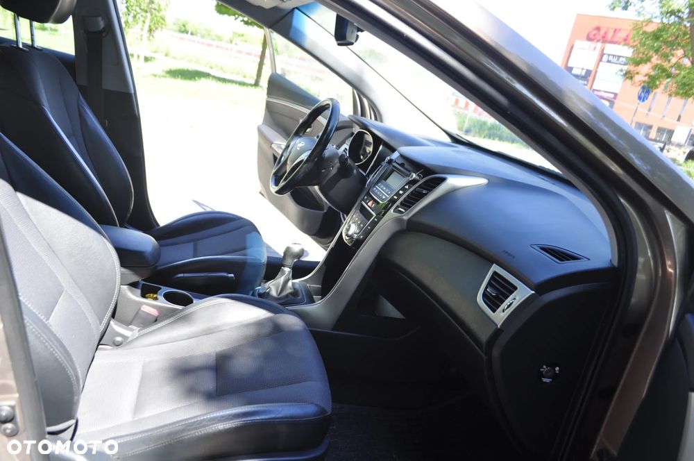 Hyundai i30 blue 1.6 CRDi YES Gold - 13