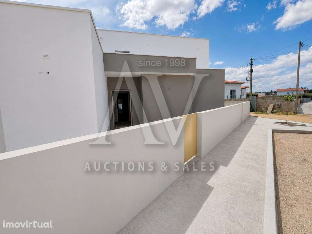 MORADIA V3+1 || Batalha || 294,50 m2 de construção - Grande imagem: 3/56