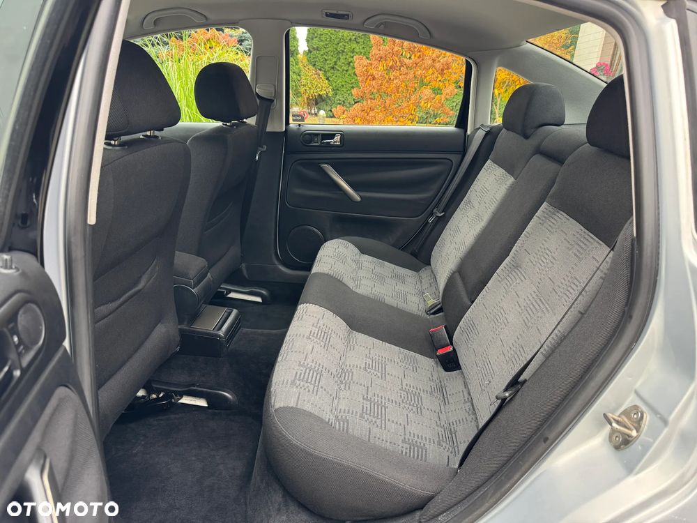 Volkswagen Passat 1.8 Comfortline - 23