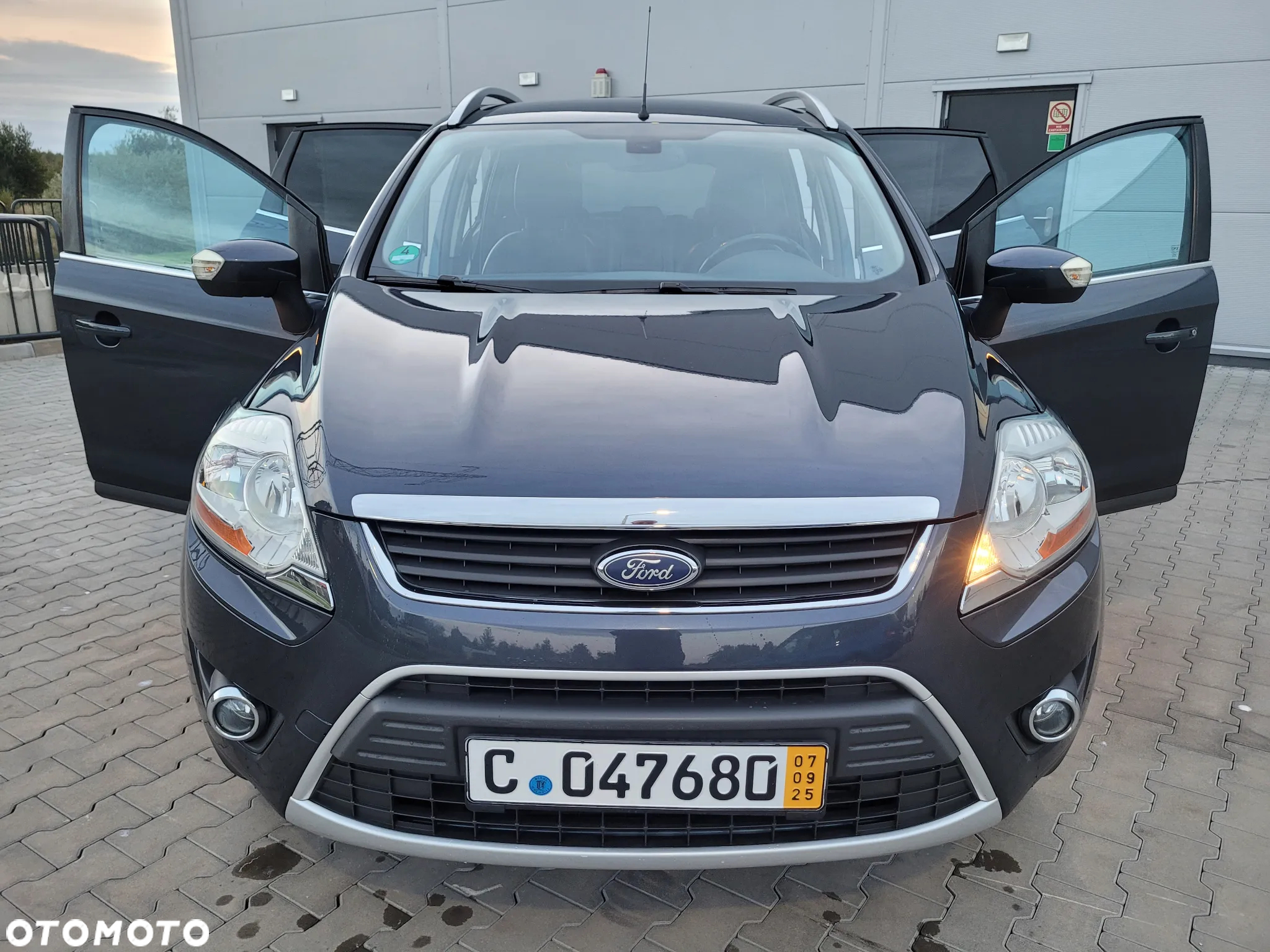 Ford Kuga 2.0 TDCi 2x4 Titanium - 24