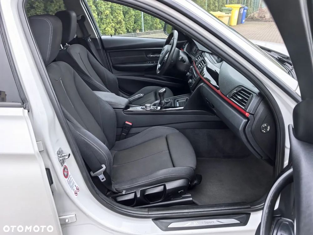 BMW Seria 3 318d DPF Edition Sport - 14