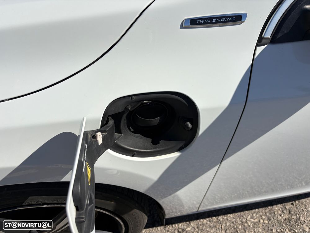 Volvo V60 2.4 D6 R-Design Sum.AWD Phev - 6