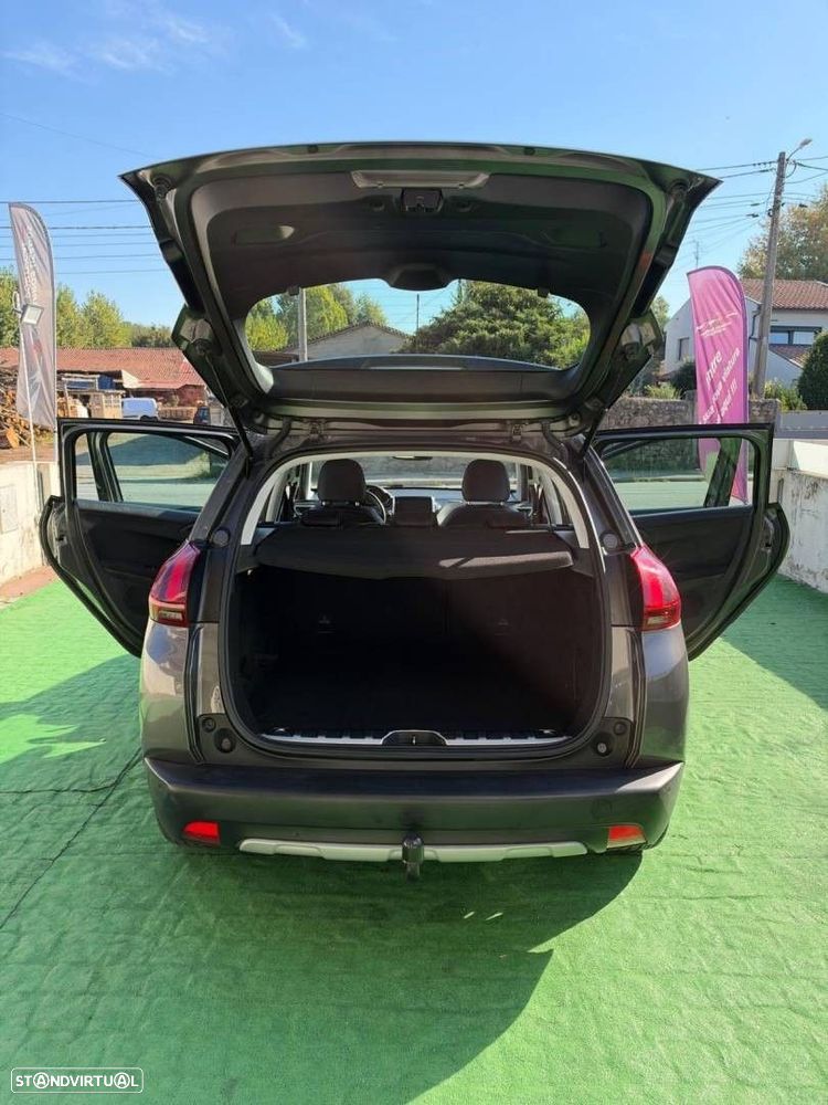 Peugeot 2008 1.2 PureTech Allure - 12