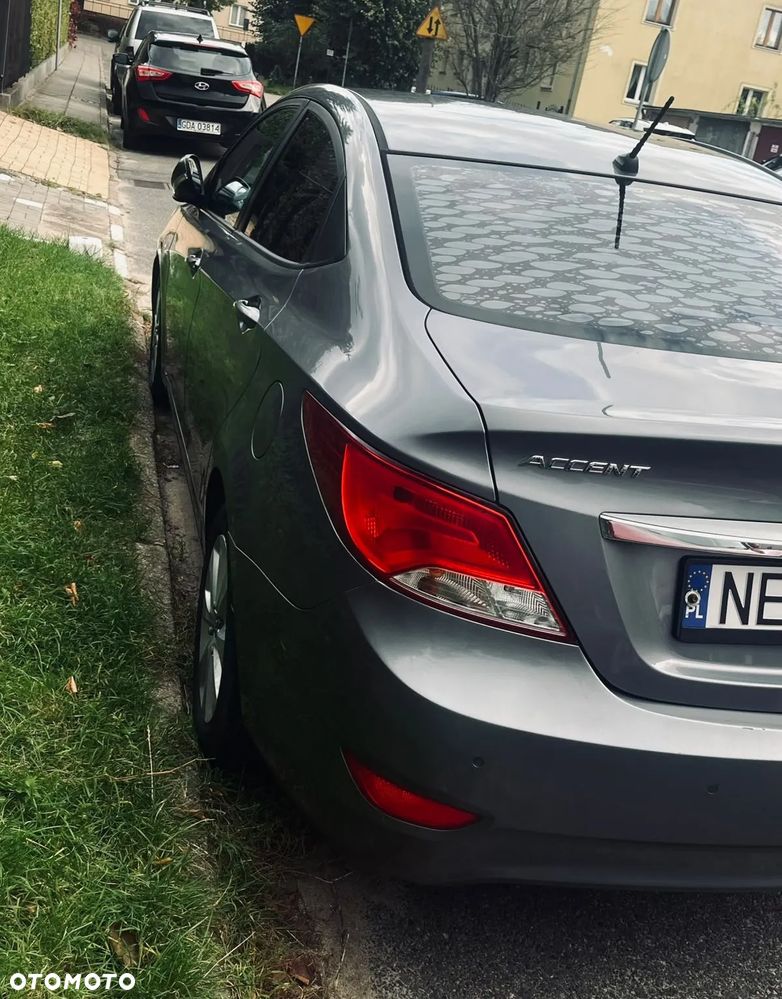 Hyundai Accent - 10