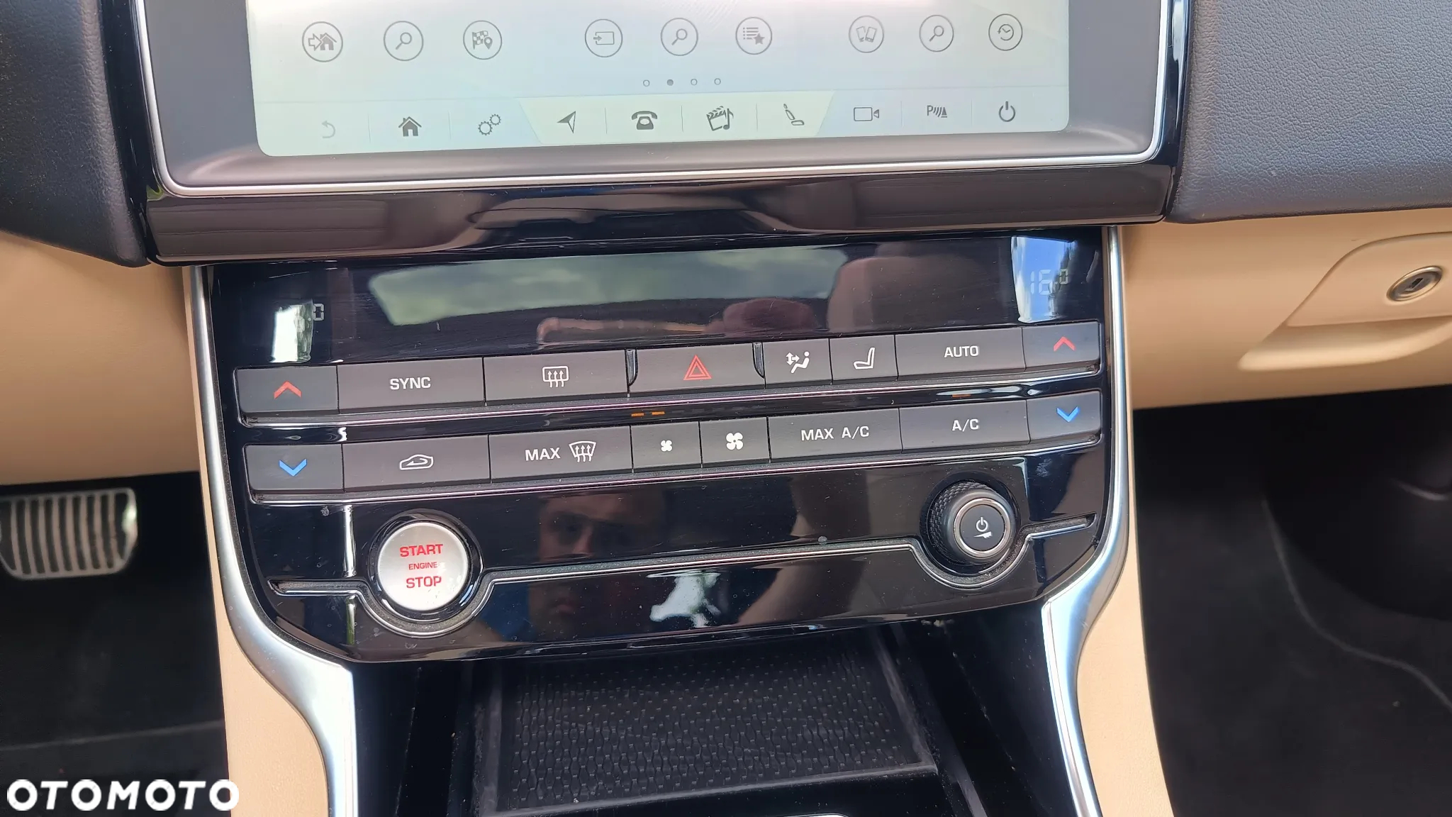 Jaguar XE 25t Prestige - 19