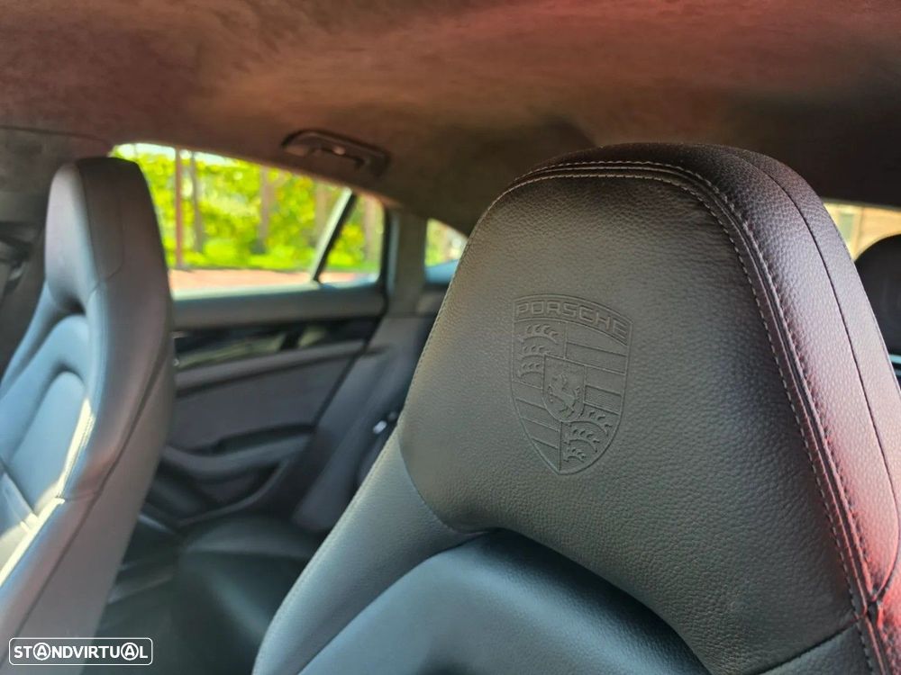 Porsche Panamera 4 E-Hybrid - 12