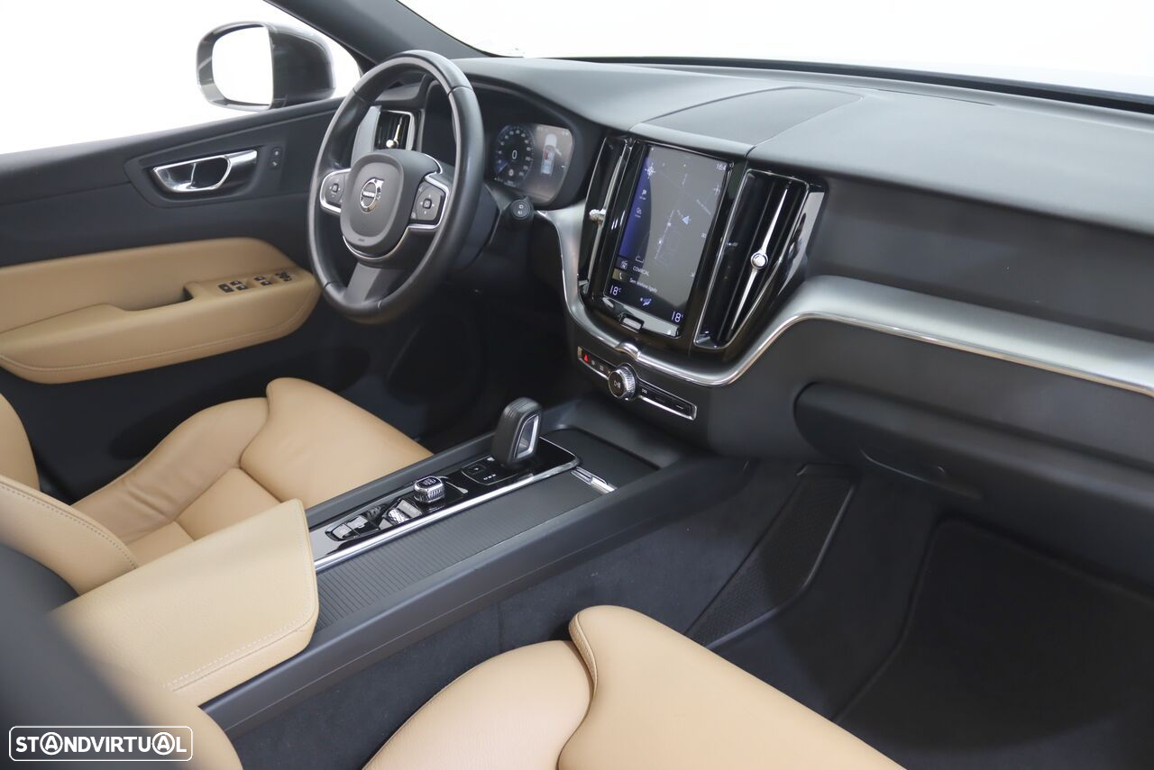 Volvo XC 60 2.0 T8 PHEV Momentum Plus AWD - 5