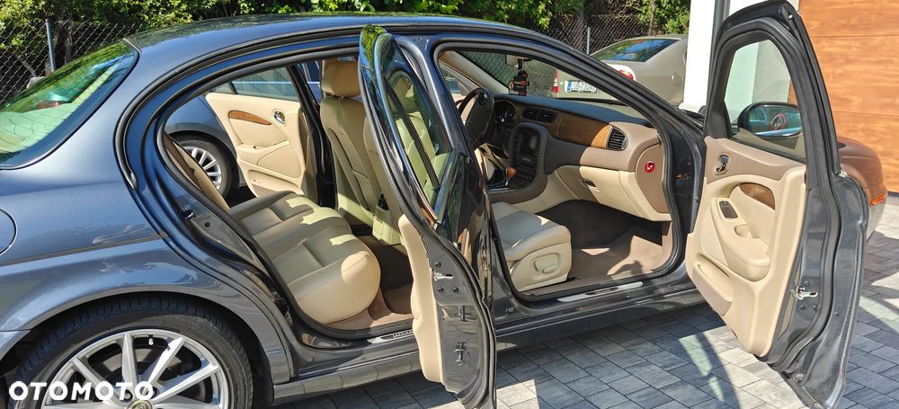 Jaguar S-Type 3.0 V6 Executive - 12