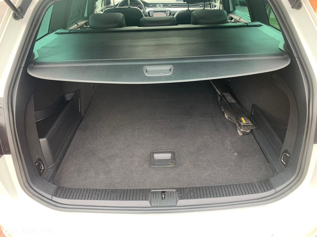 Volkswagen Passat - 29