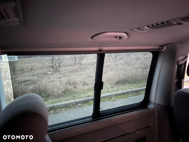 Volkswagen Caravelle - 14