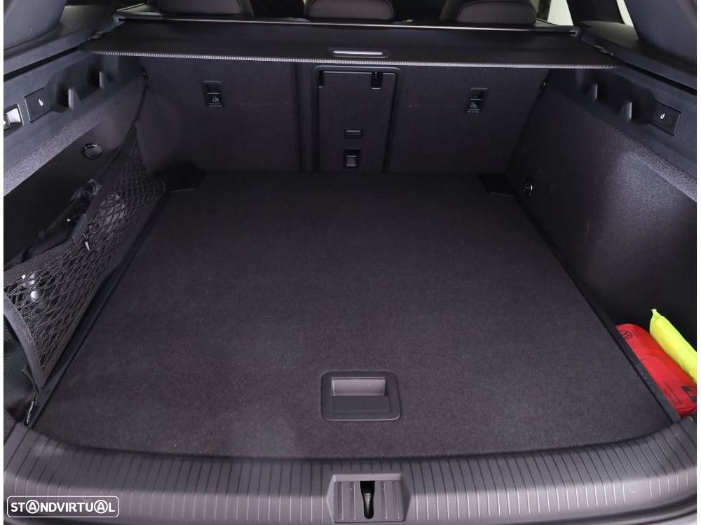 VW ID.7 Tourer 77 kWh Pro Urban - 17