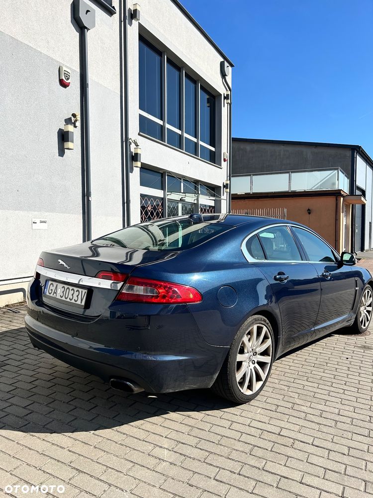 Jaguar XF 2.7 V6 D Luxury - 4