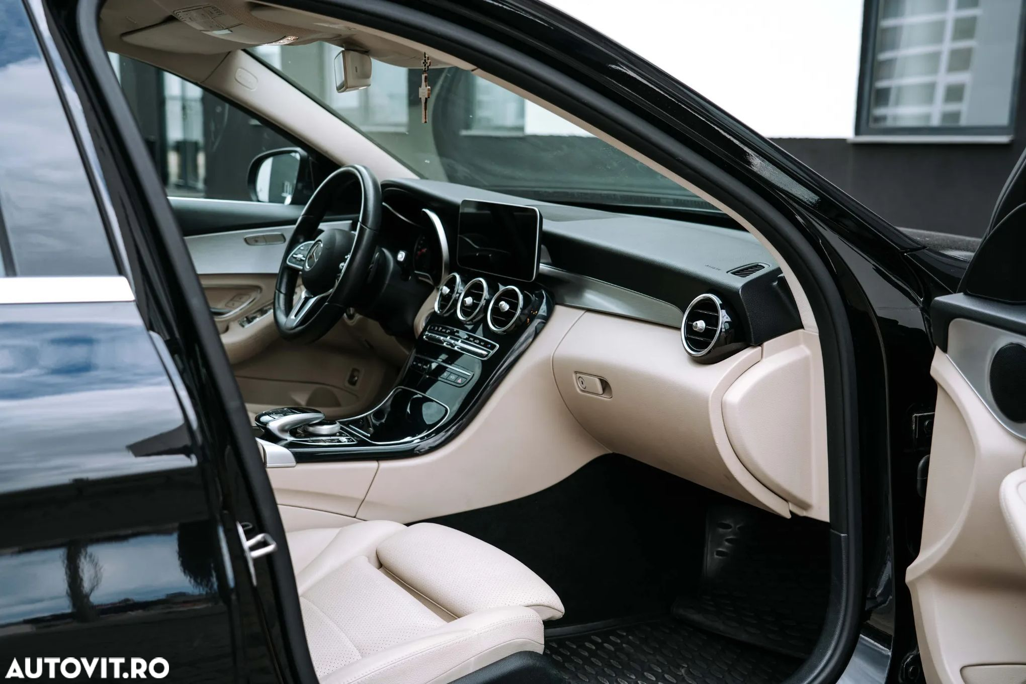 Mercedes-Benz C - 24