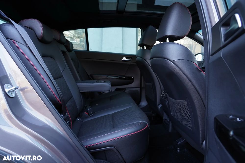 Kia Sportage 2.0 CRDI AWD Eco-Dynamics+ (48V M-H) Aut. GT LINE - 9