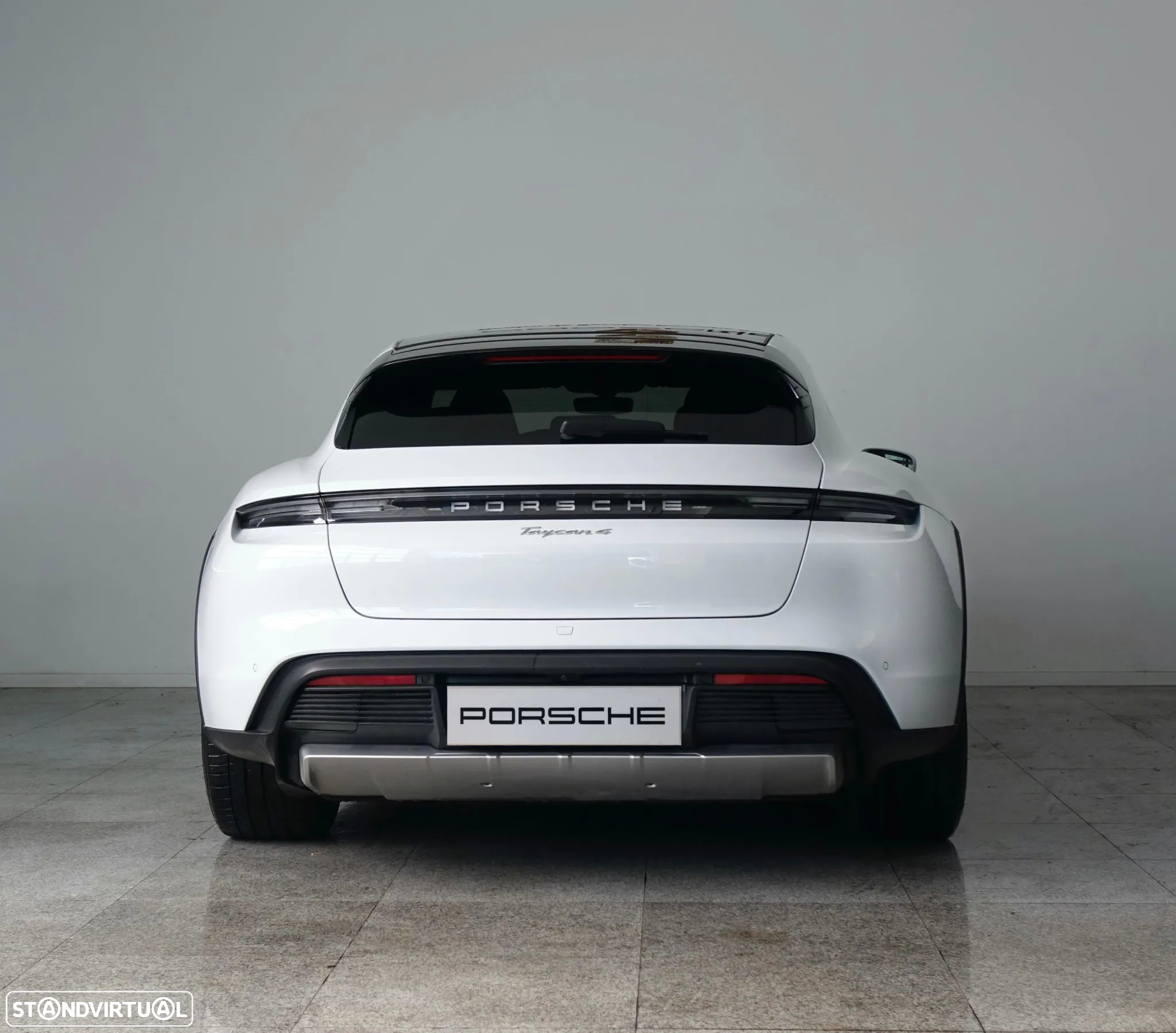Porsche Taycan Cross Turismo 4 - 5