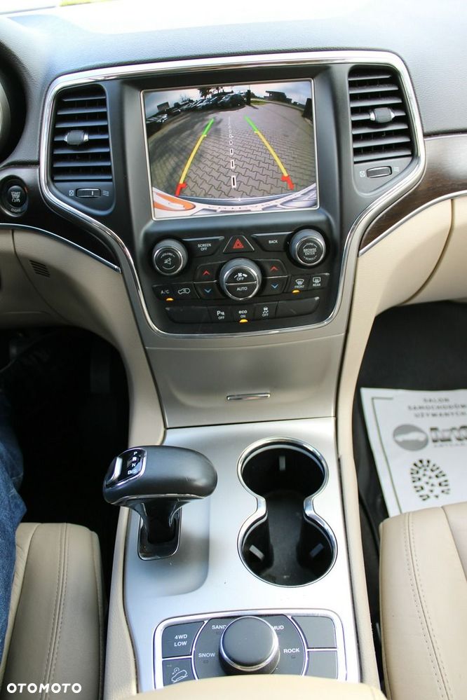 Jeep Grand Cherokee - 16