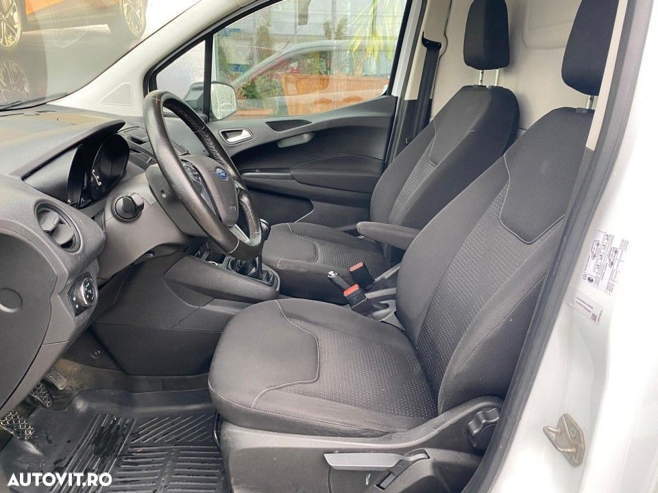 Ford Transit Courier - 12