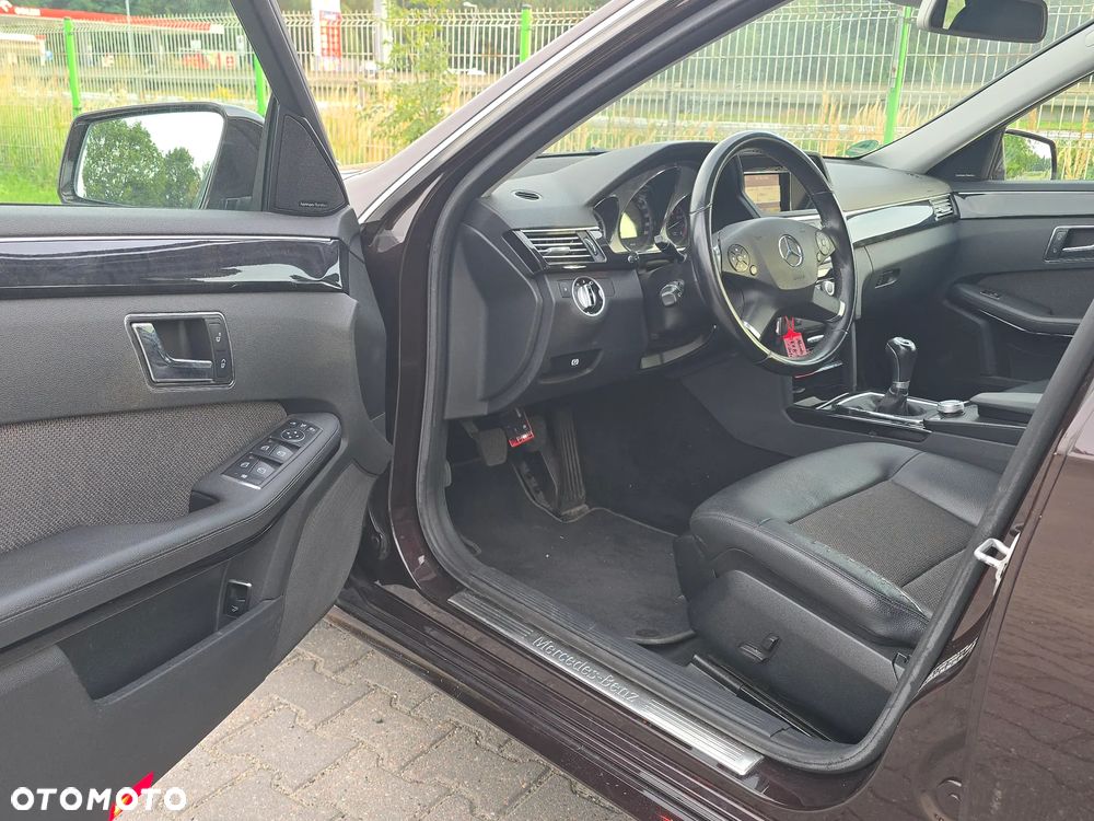 Mercedes-Benz Klasa E 200 CGI BlueEffICIENCY Avantgarde - 9