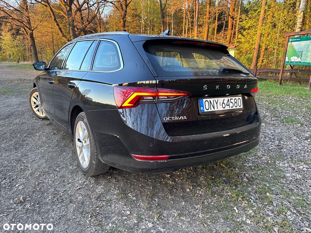 Skoda Octavia 2.0 TDI DSG Sportline - 8